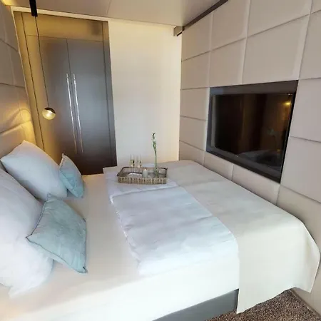 Apartment White Pearl 3.10 *